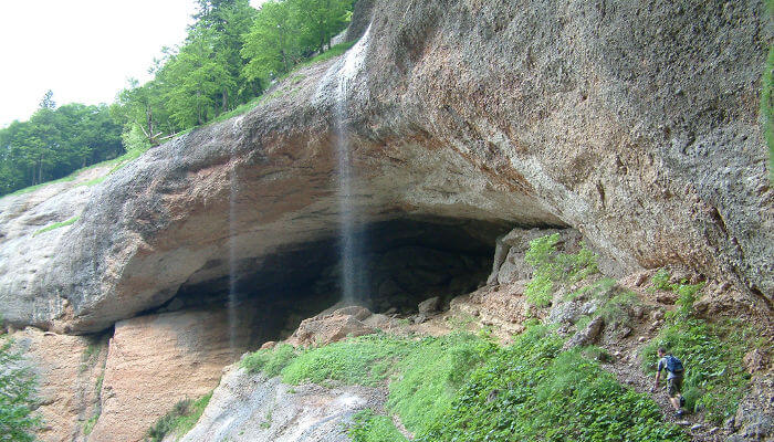 Steinhölle mit Wasserfall im Toggenburg