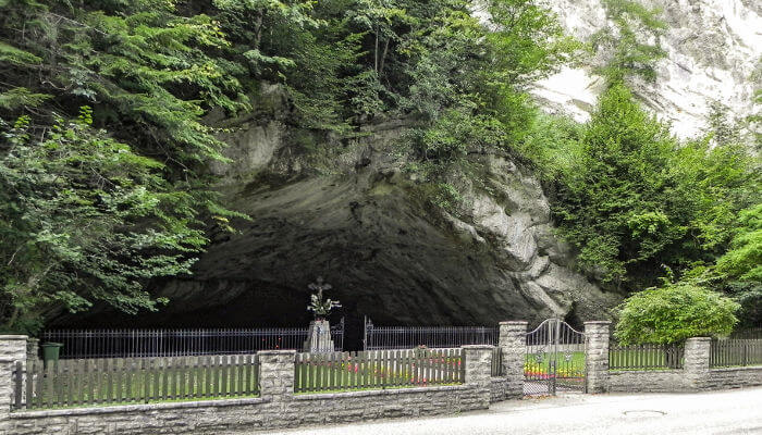 Grotteneingang der Grotte der heiligen Kolumba