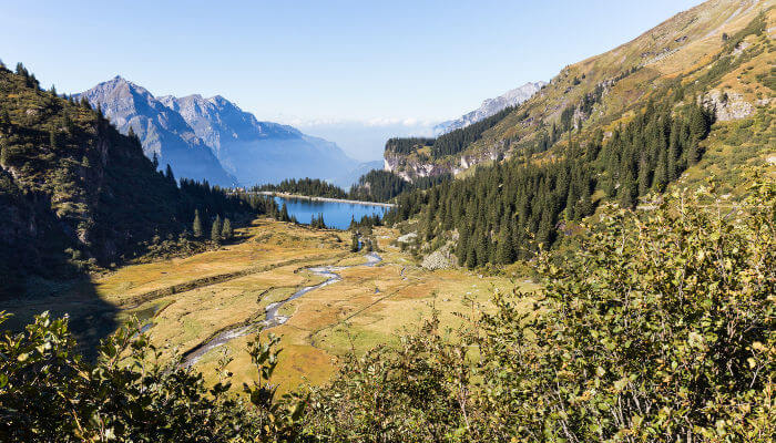 Stausee Garichti im Sommer auf der Mettmeralp