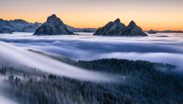 Nebelmeer am Mythen in der Innerschweiz