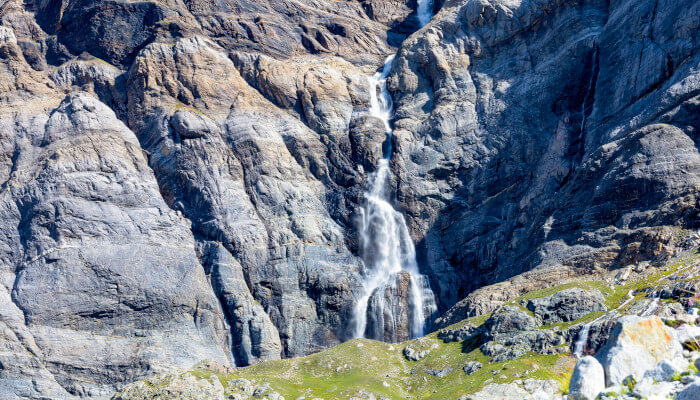 Gasterntal Wasserfall im Sommer bei Sonnenschein